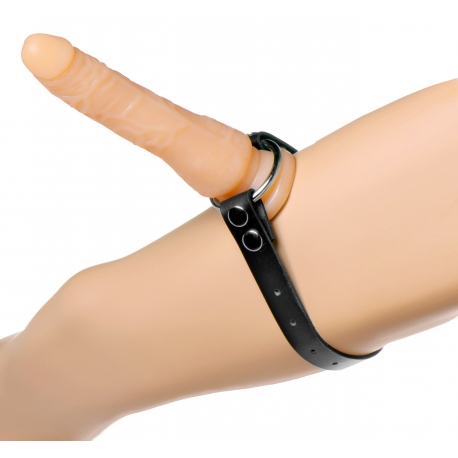 Cuisse ou bracelet cuir Boot sur harnais godemichet